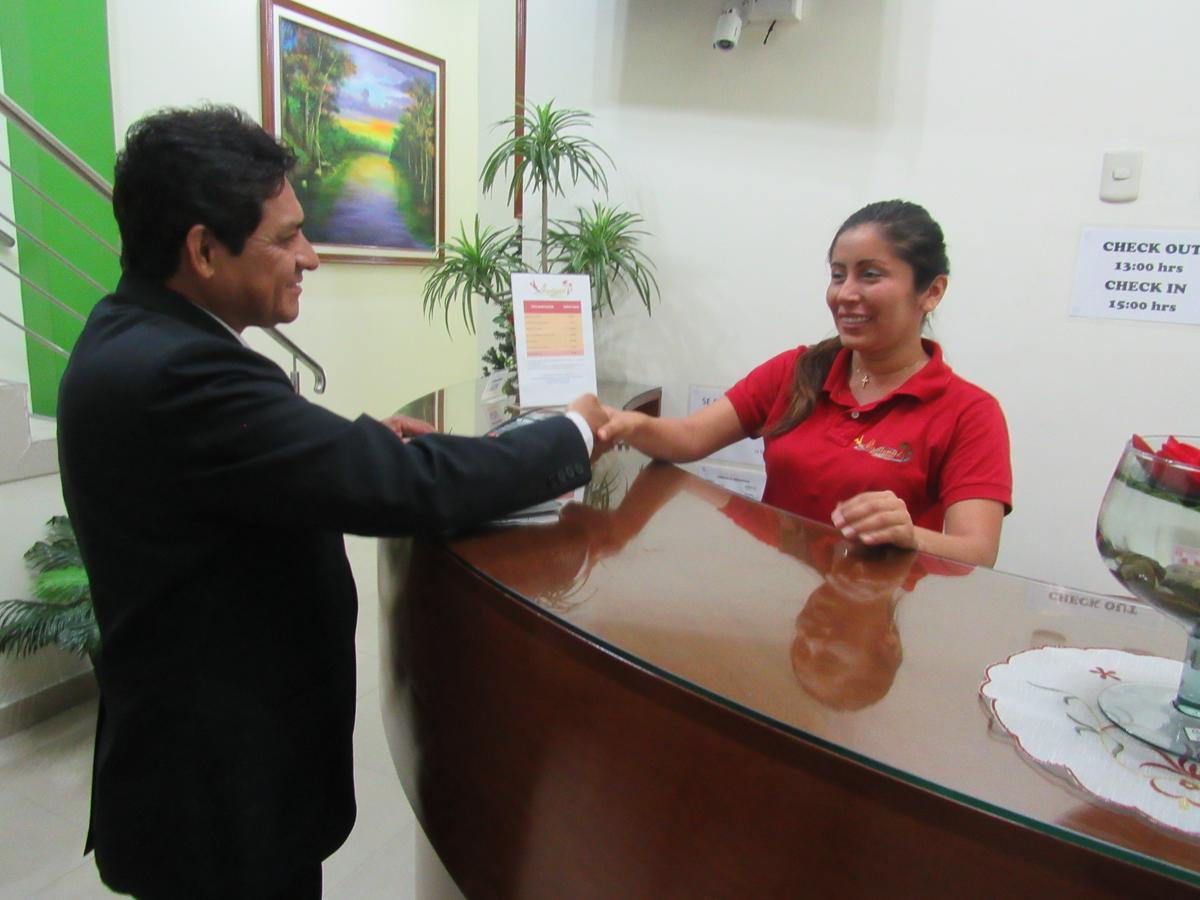 Alojamiento El Cardenal Iquitos Ngoại thất bức ảnh
