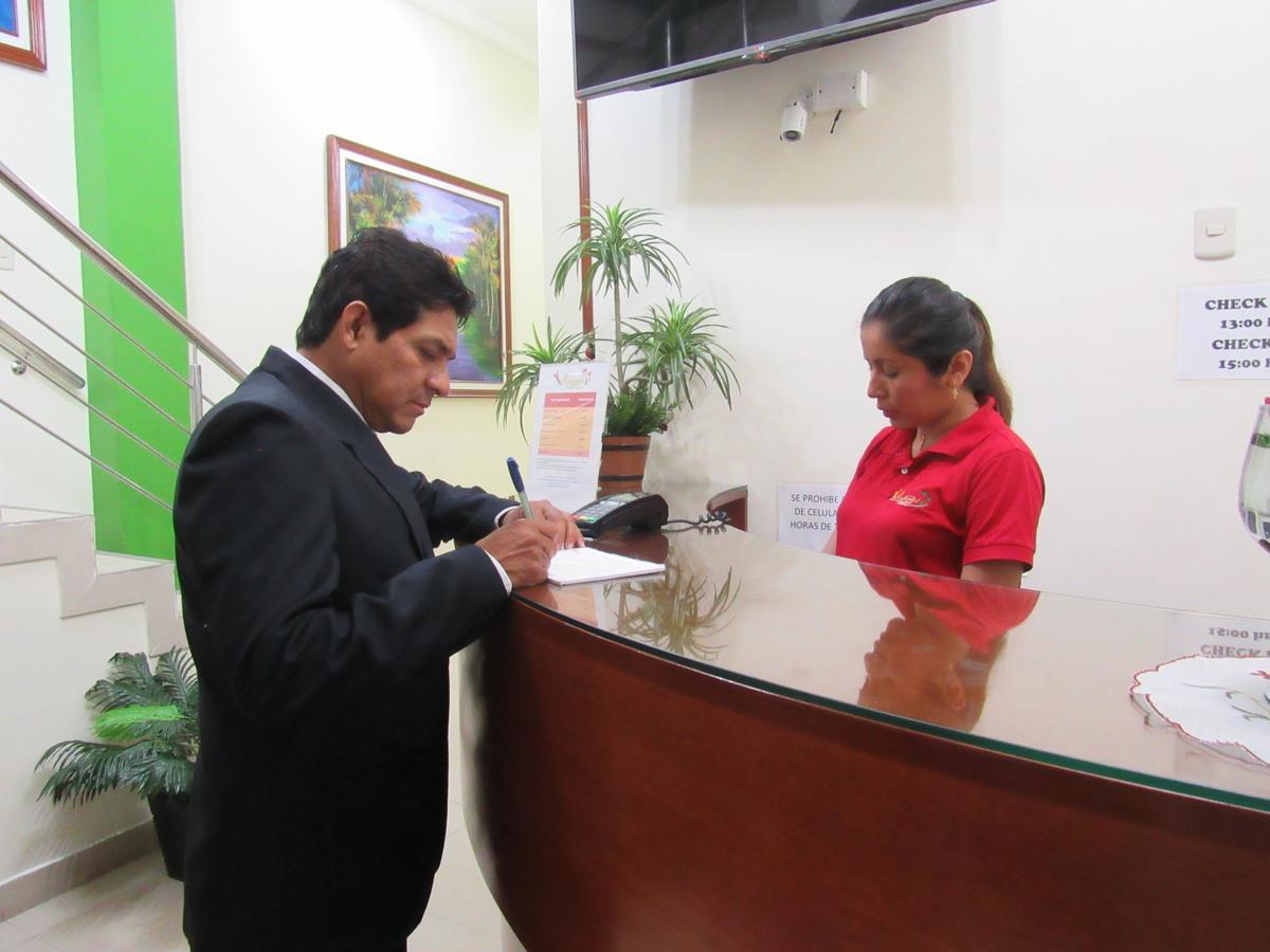 Alojamiento El Cardenal Iquitos Ngoại thất bức ảnh
